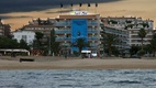 Hotel Surf Mar tenger felől alkonyatkor