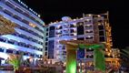 Chaika Beach Resort este gyönyörűen ki van világítva a hotel