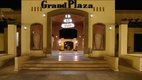 Grand Plaza Hotel bejárat