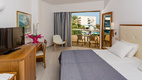 Hotel Blue Sea Beach Resort oldalról tengerre néző - minta