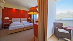 Hotel Marko Polo 2+2 fős erkélyes junior suite szoba tenger