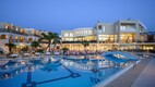 Hotel Vantaris Palace medencék és fények
