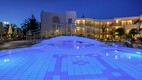 Hotel Vantaris Palace medencék és fények