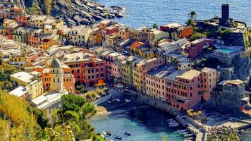 Toszkána és a sokszínű Cinque Terre fürdőzéssel, fesztiválokkal