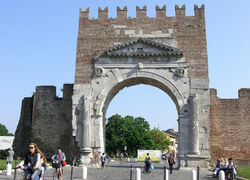 Augustus császár tiszteletére épített diadalív